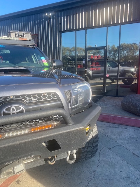 2011 Toyota Tacoma gallery photo 2