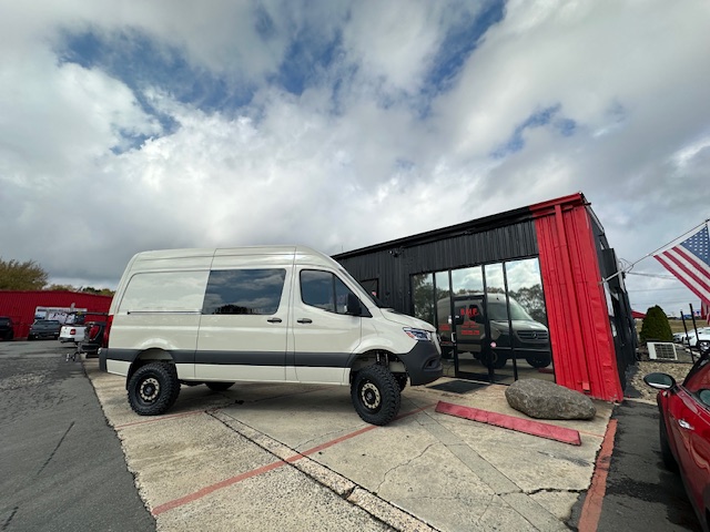 2022 4WD Mercedes Sprinter Van gallery photo 3