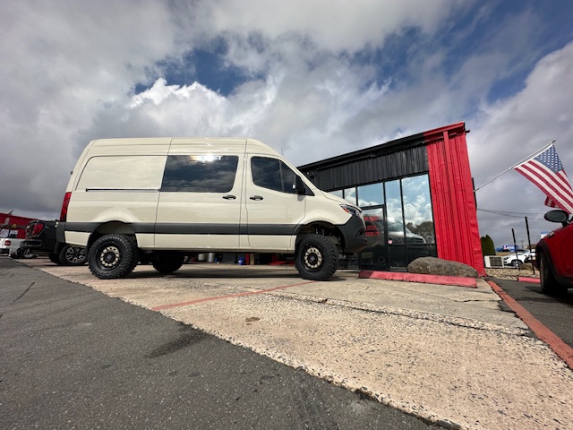 2022 4WD Mercedes Sprinter Van gallery photo 8