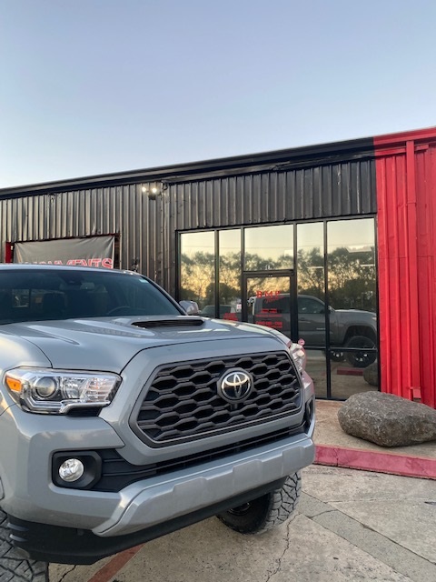 2022 Toyota Tacoma gallery photo 2