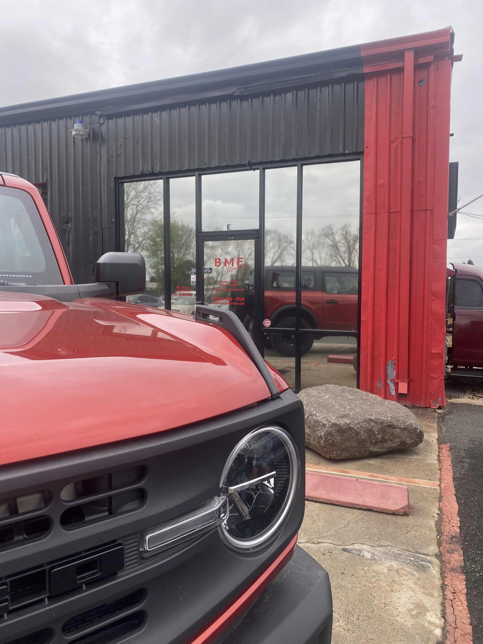2023 Base Ford Bronco with 2.7L EcoBoost gallery photo 2