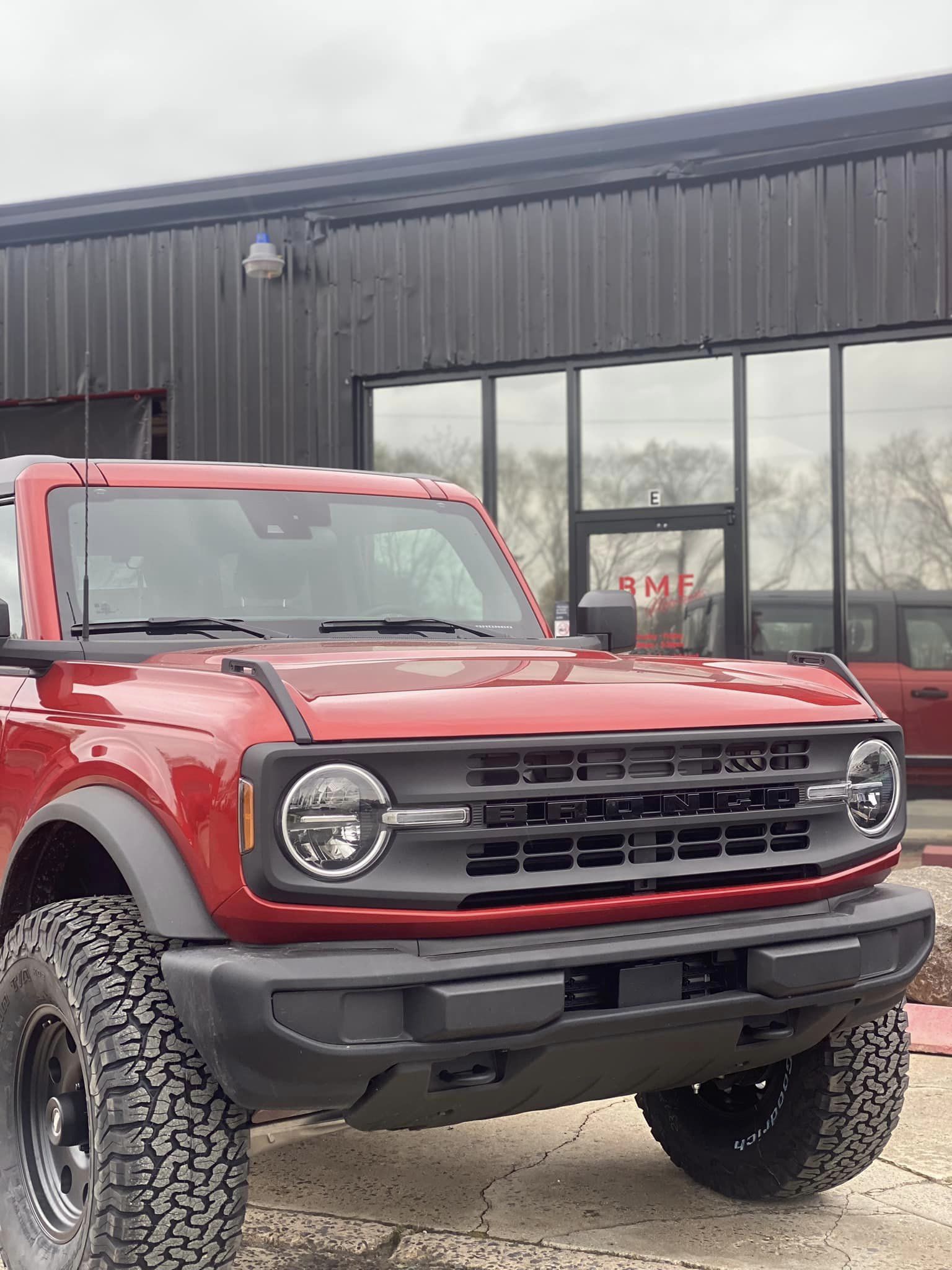 2023 Base Ford Bronco with 2.7L EcoBoost gallery photo 4