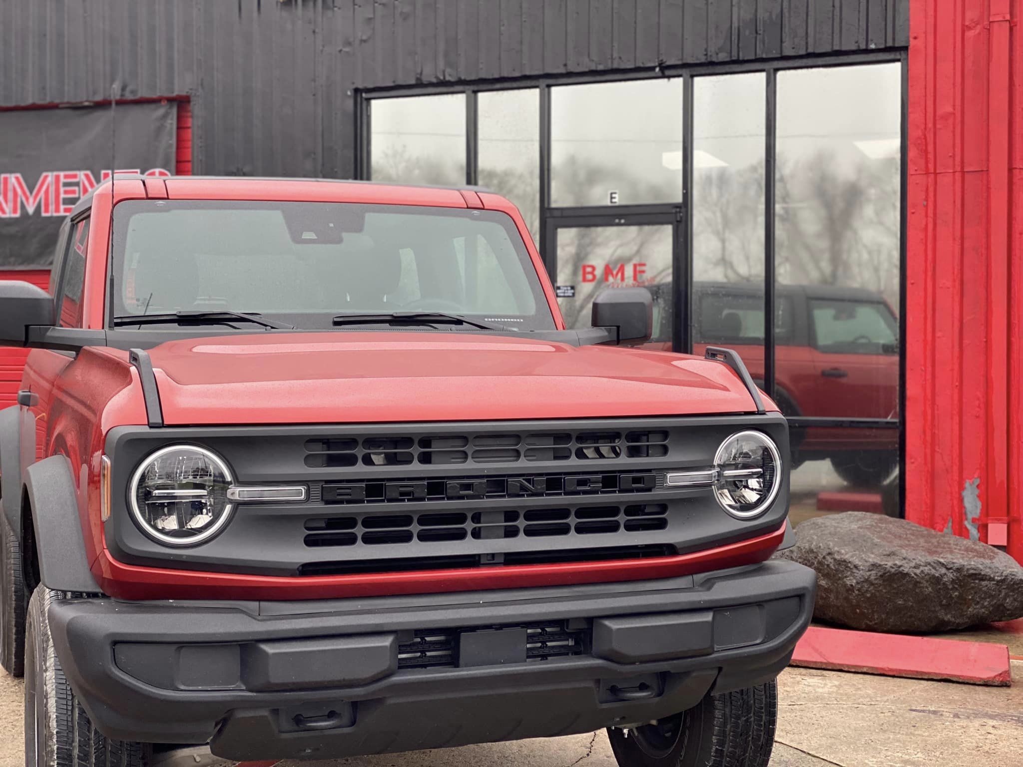 2023 Base Ford Bronco with 2.7L EcoBoost gallery photo 8